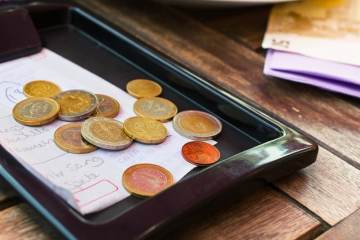 how much to tip in ireland